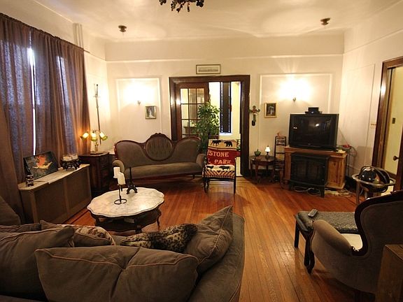 4th image of 2564 34th St