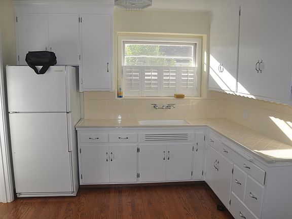 4th image of 57 Grand St