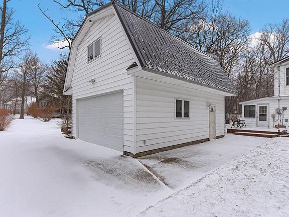 3rd image of 10528 Lake Shore Dr