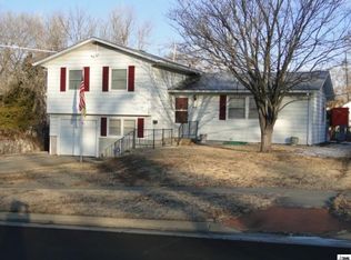 610 SE 36th St, Topeka, KS 66605