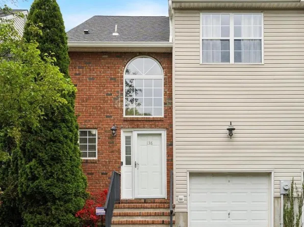 138 Tulip Ln, Ewing, NJ 08638