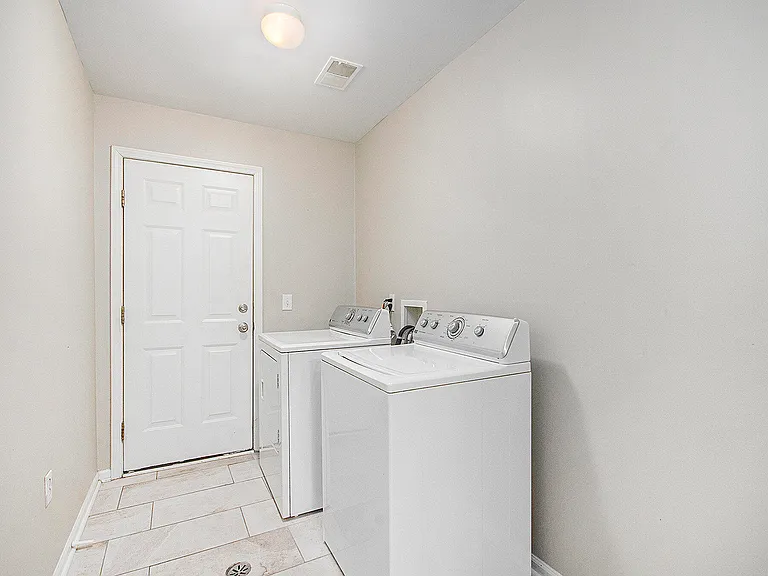799 Addington Ln — Photo 17