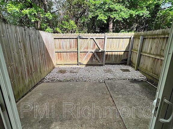 3rd image of 826 Wales Dr