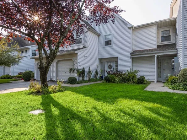 51 Erin Lane #51, East Setauket, NY 11733