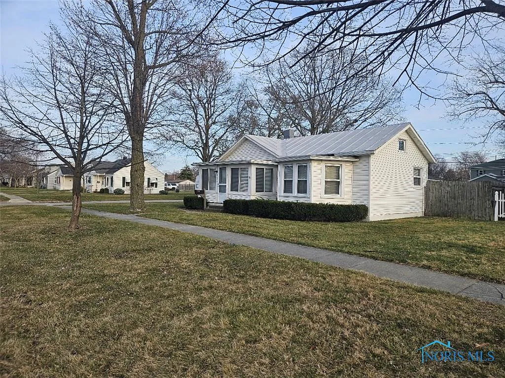 224 E Indiana Ave photo 1