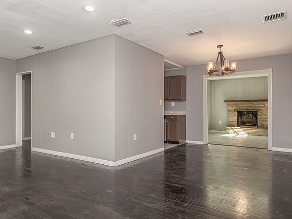 3rd image of 1404 N Garfield Ave