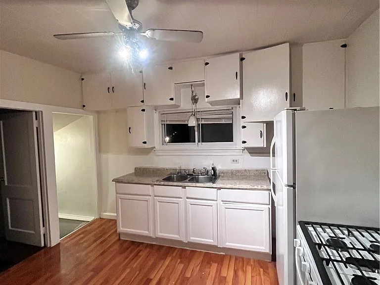 7516 Bancroft Ave — Photo 2