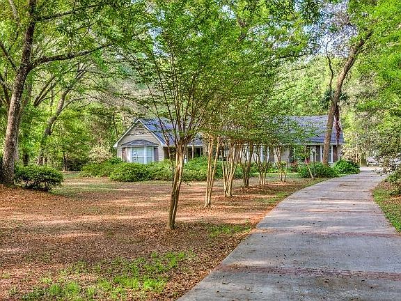 3rd image of 11920 Village Green Dr