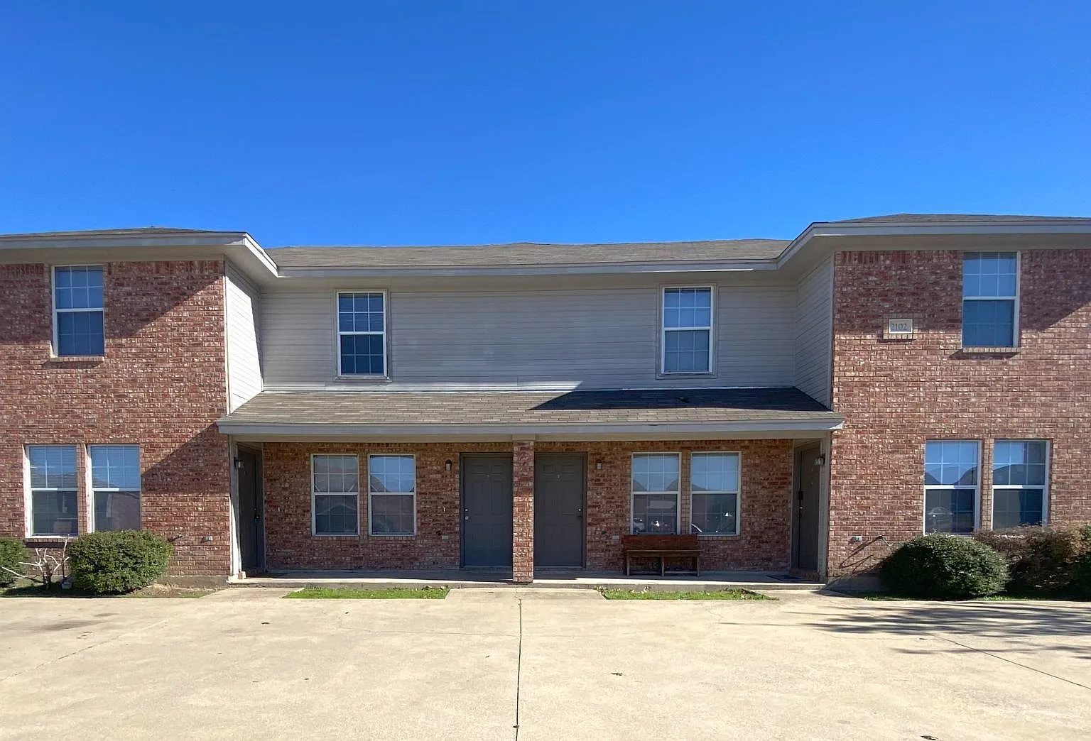 2 bed, 1.5 bath, 950 sqft, $775 — Photo 1