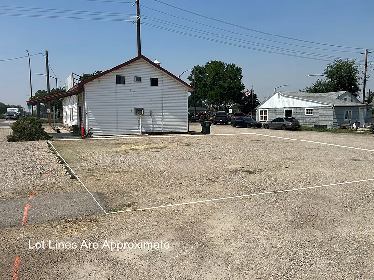 102 E 2nd St — Photo 12