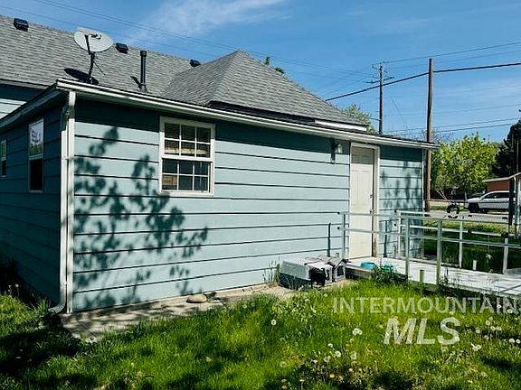 4th image of 128 9th Ave N