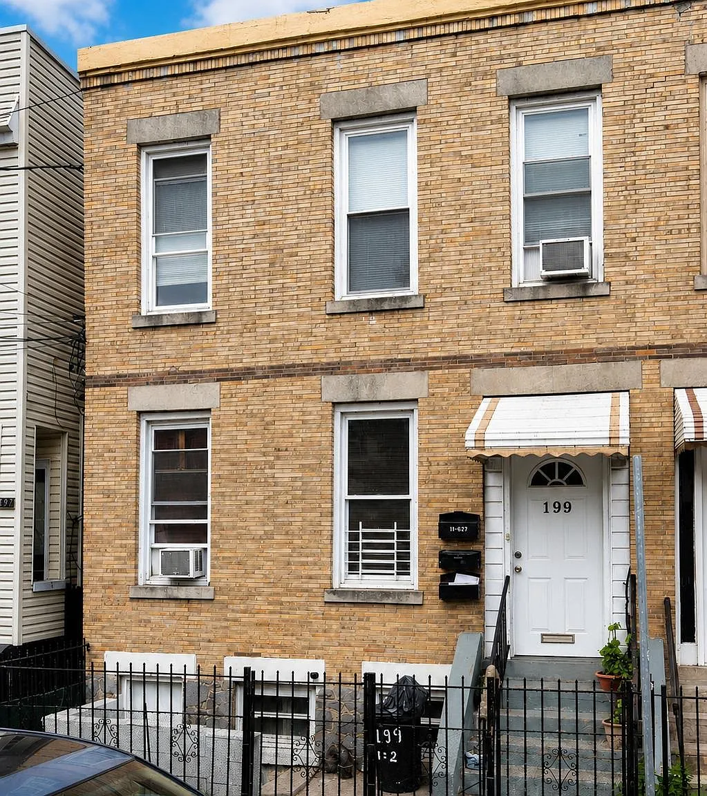 3 bed, 1.0 bath, $2,575 — Photo 1