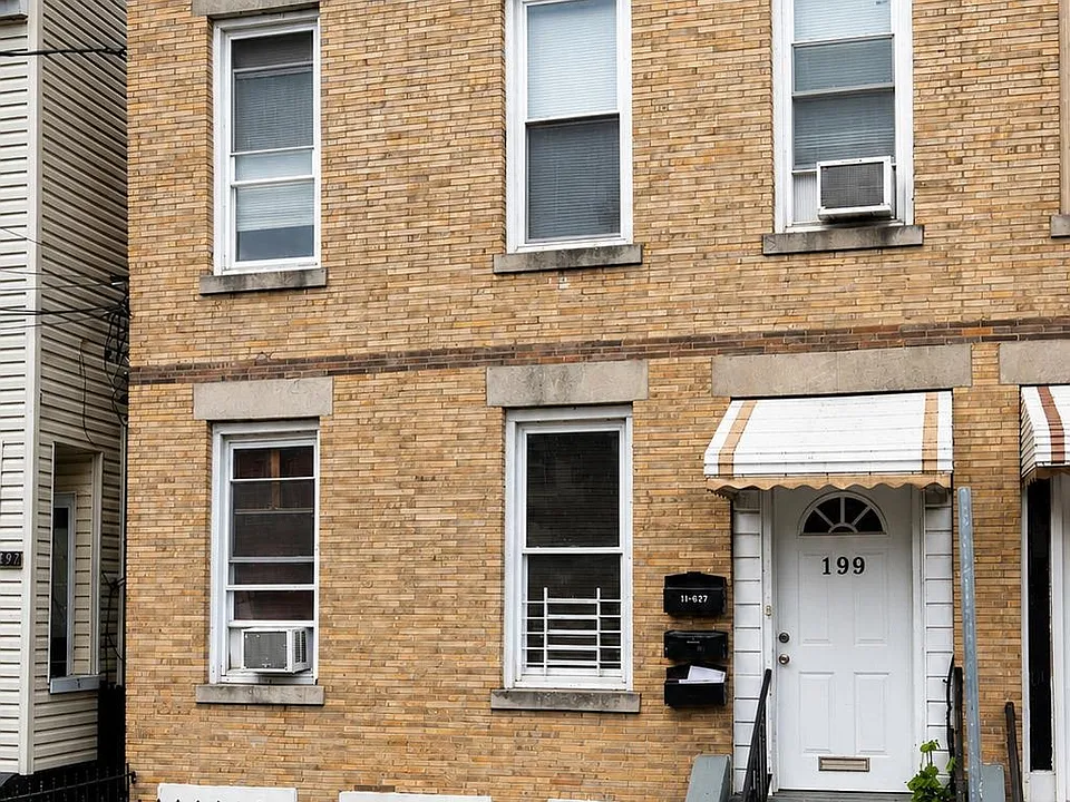 199 Freeman Ave #2