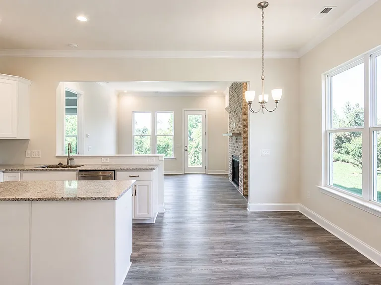 104 Kentmore Dr — Photo 6
