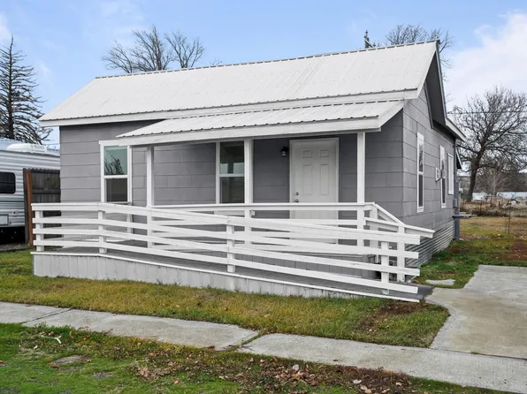 506 W 4th St, Sprague, WA 99032
