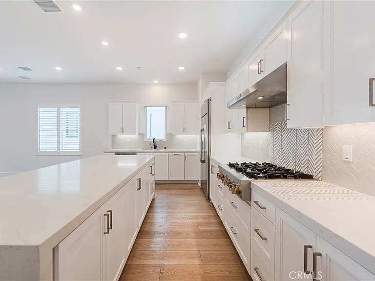 16285 Veterans Way — Photo 4