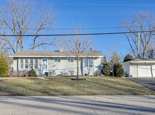 1501 Pawnee Rd, Carpentersville, IL 60110