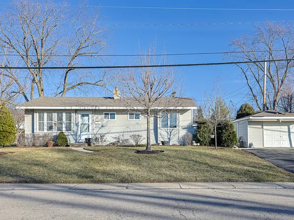 1501 Pawnee Rd, Carpentersville, IL 60110