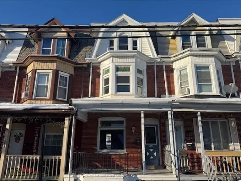 963 W Green St — Photo 1