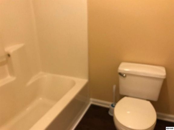 3rd image of 1033 McFarland St