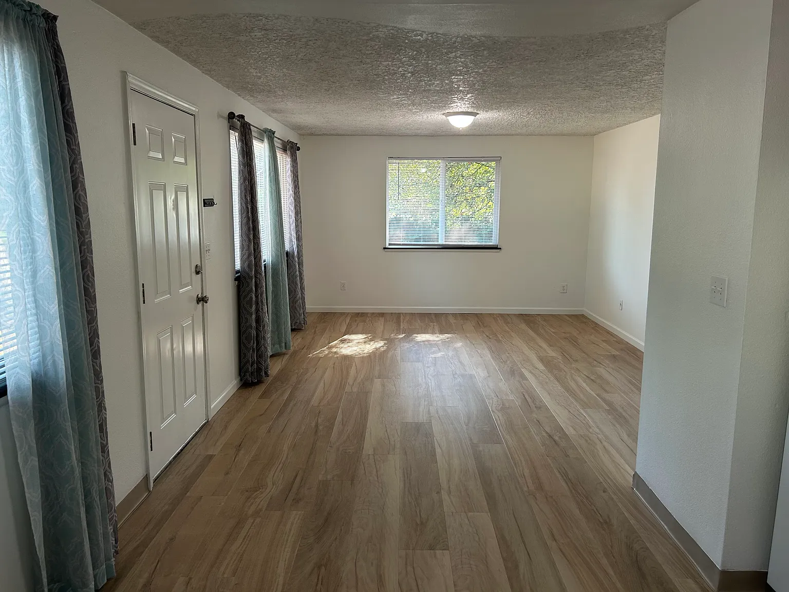 2 bed, 831 sqft, $1,400 — Photo 3