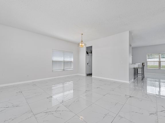3rd image of 746 Lockbreeze Dr