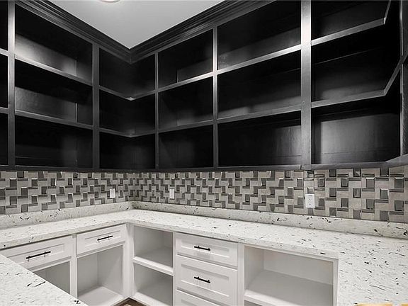 5th image of 1501 E Mayhem Dr