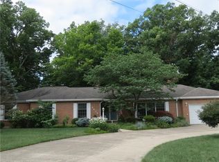 1435 Foxdale Pl, Sidney, OH 45365