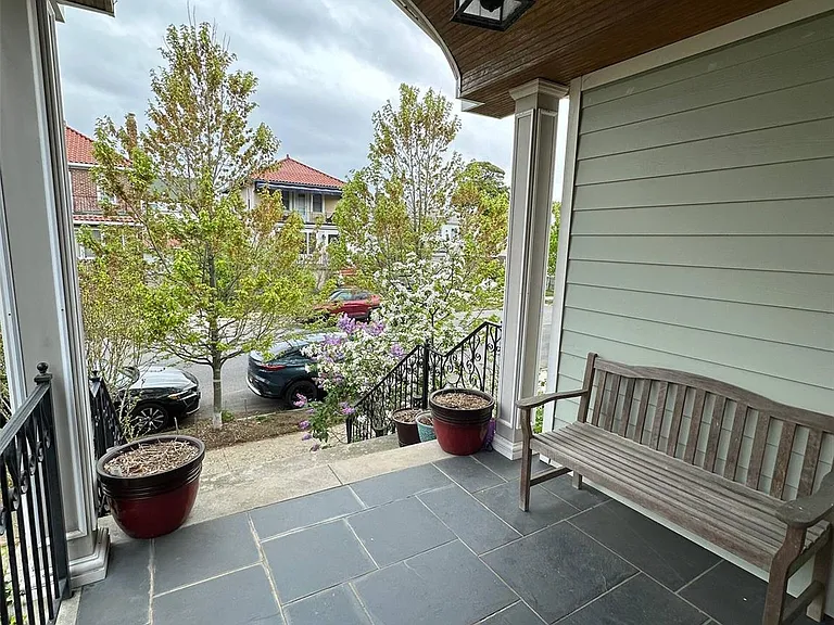 322 E Beech St — Photo 28