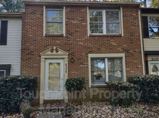 8226 Knights Bridge Rd, Charlotte, NC 28210