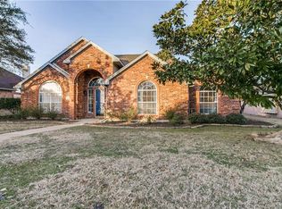 2105 Valley Falls Ave, Mesquite, TX 75181