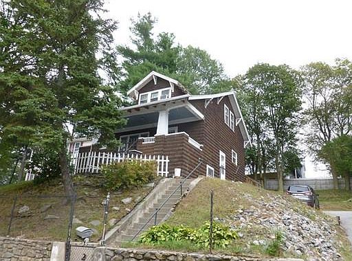 2nd image of 62 Paine St