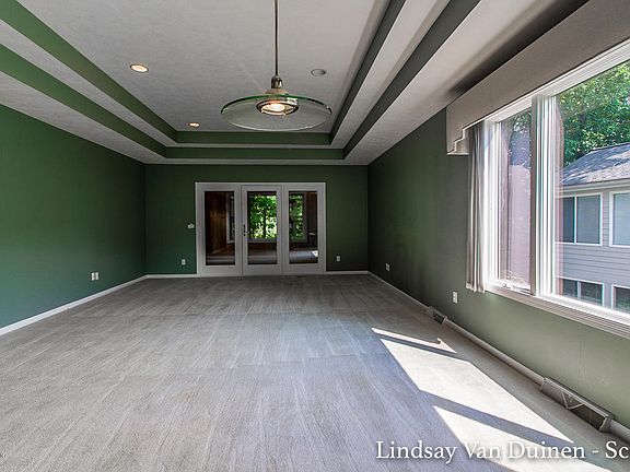5th image of 7815 Oakmont Ct NE