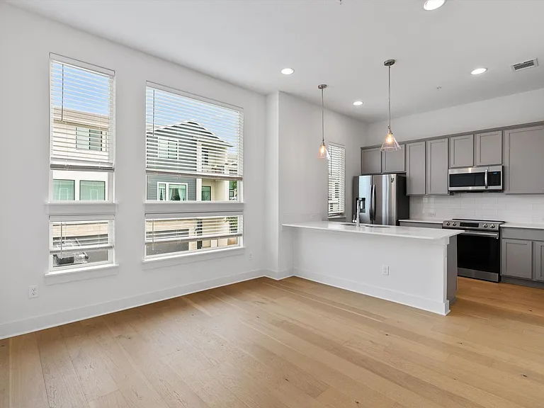 2050 Lohmans Spur Rd #804 — Photo 4