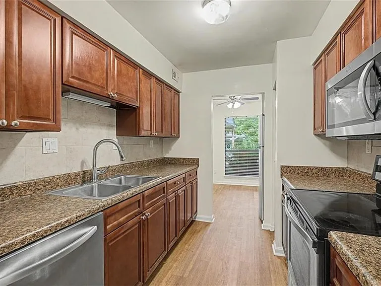 6350 Hawthorne Ter — Photo 17