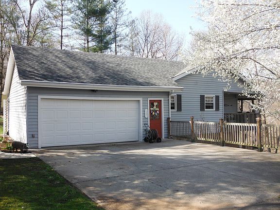 3rd image of 2777 Lake Valley Dr