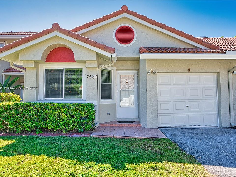 1st image of 7584 Pinewalk Dr S #7584