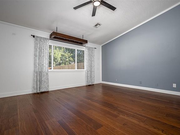 3rd image of 1915 Oakhollow Dr