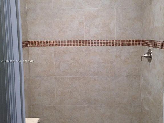 5th image of 1137 NE 111th St #A1137
