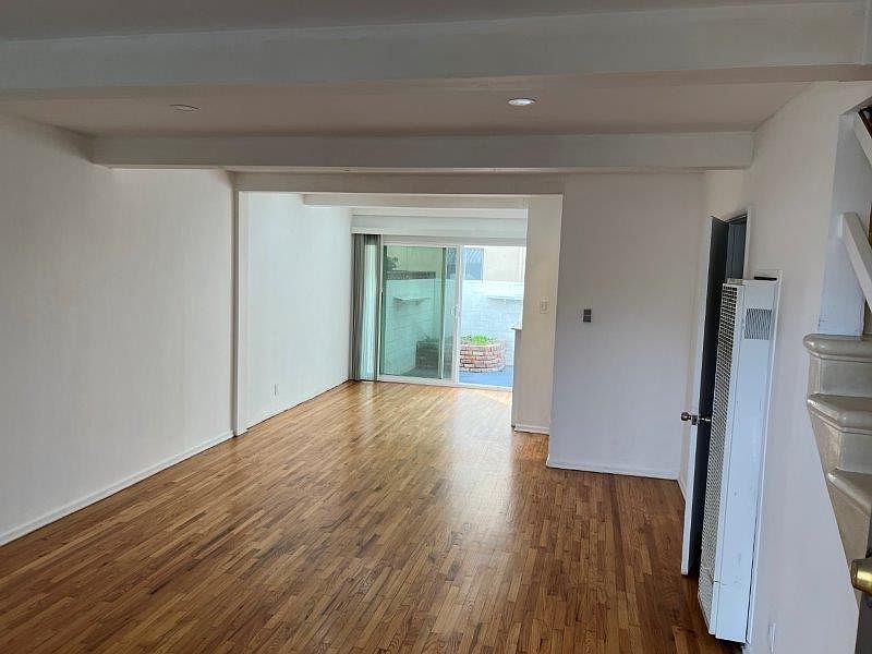 Townhouse with Spacious Living Room