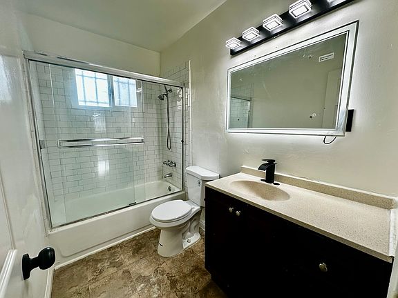 4th image of 719 N Kingsley Dr #103