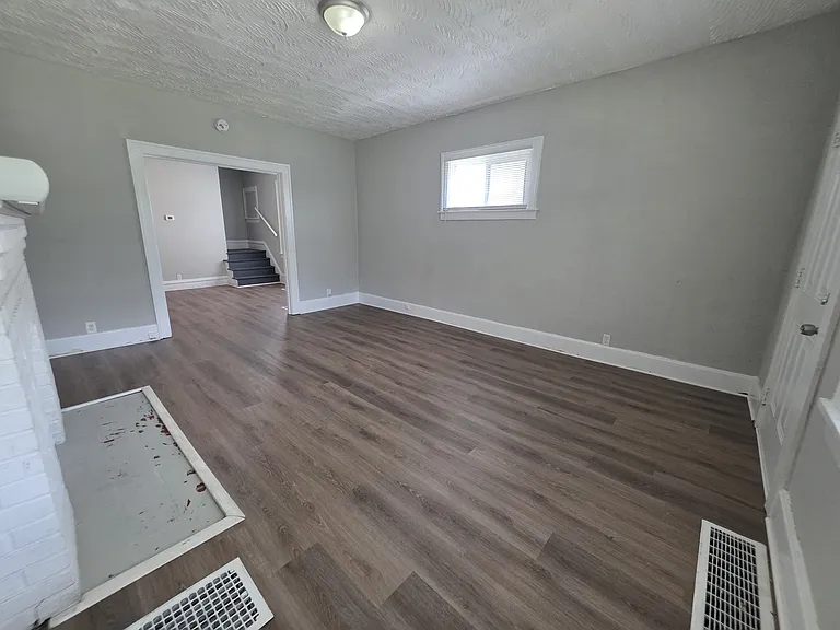 826 Leona Ave — Photo 10