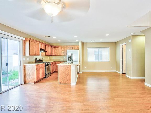 3rd image of 5672 Balsam St