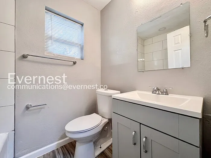 613 E Xyler St — Photo 9