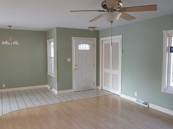 3rd image of 332 N Ashley Ave