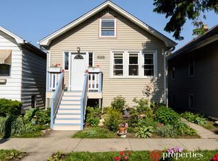 828 Circle Ave, Forest Park, IL 60130