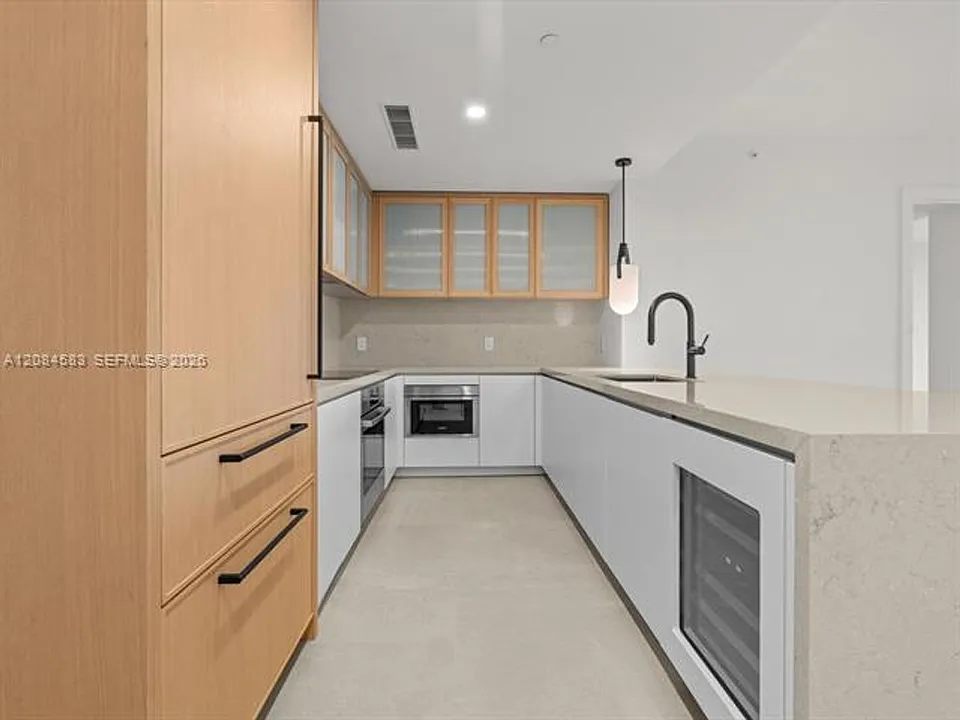 2200 Brickell Ave #CU-402