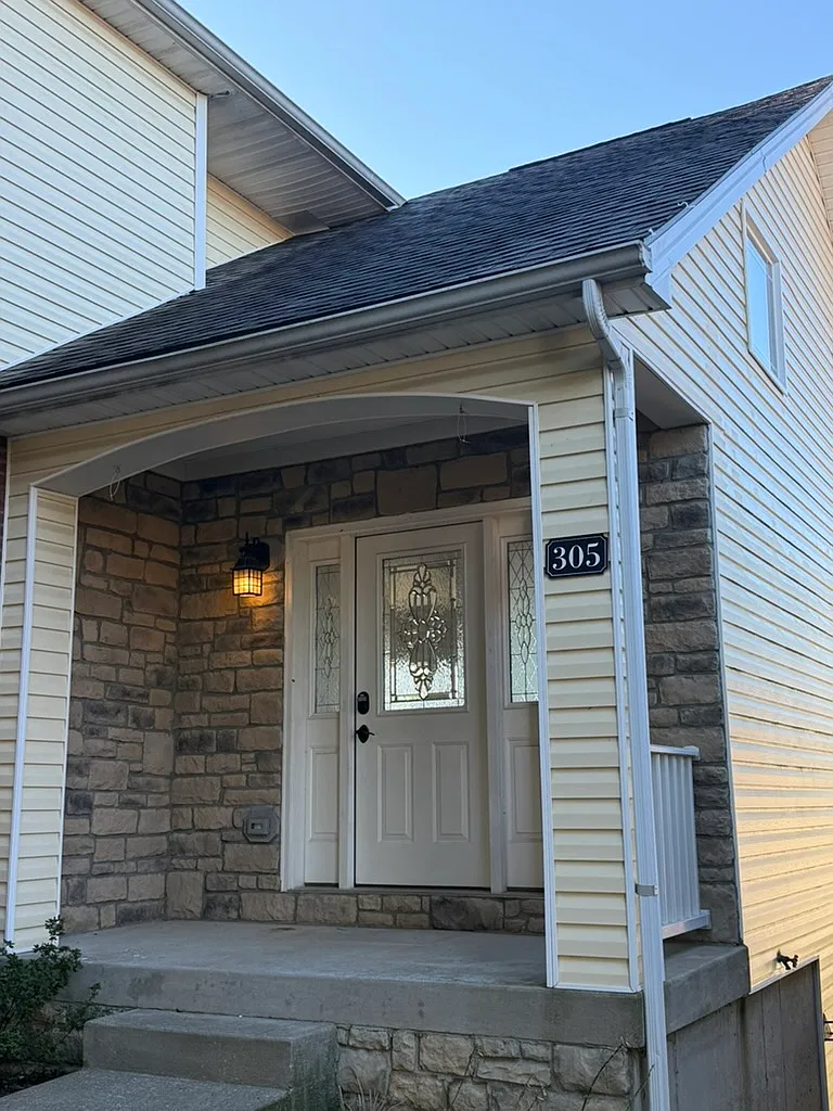 4 bed, 3.5 bath, 2024 sqft, $2,600 — Photo 2