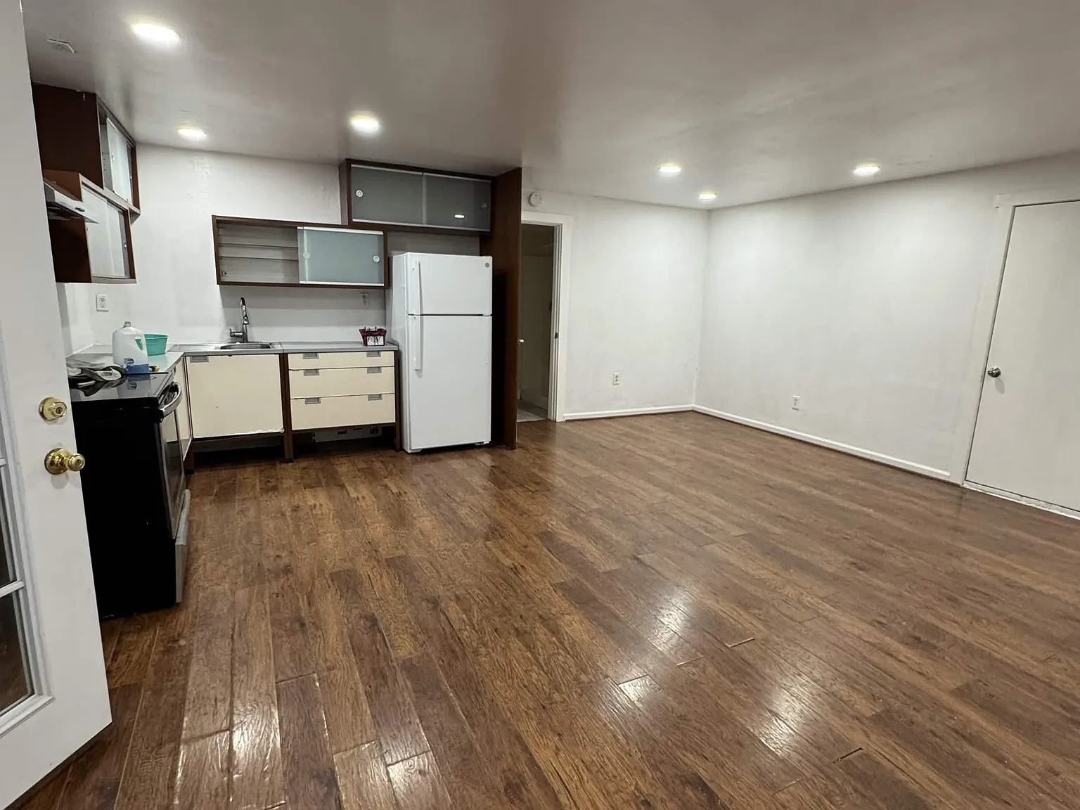 Studio, 450 sqft, $1,300 — Photo 4