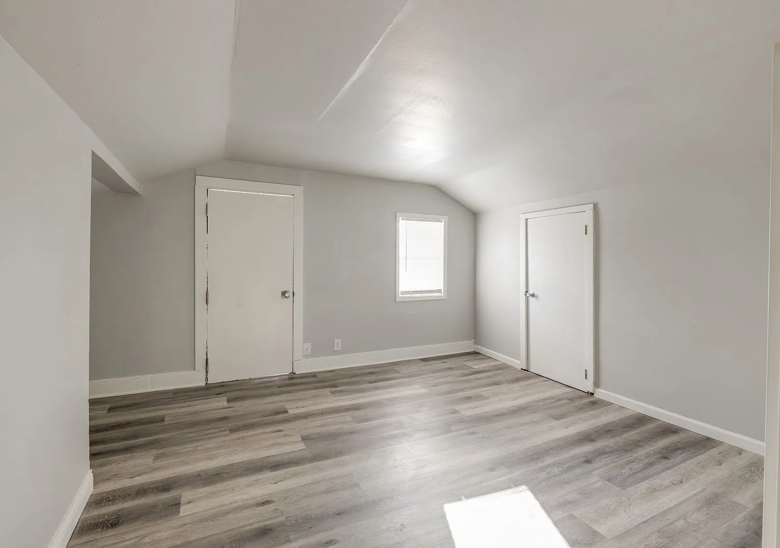 231 W Follett St — Photo 1